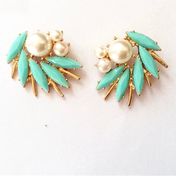 Jewelry - Gorgeous Turquoise and Pearl Stud Fashion Earrings